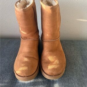 Women’s Ugg classic short II boots